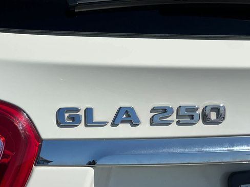 Used 2018 Mercedes-Benz GLA 250 4MATIC image 32
