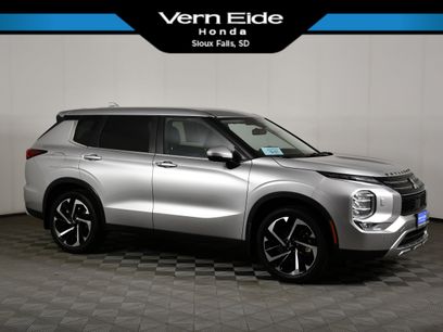 Used 2023 Mitsubishi Outlander SE