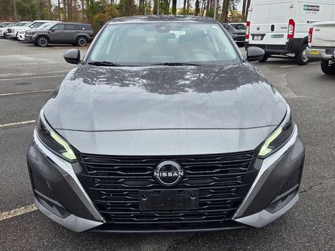 Used 2024 Nissan Altima 2.5 SV image 2