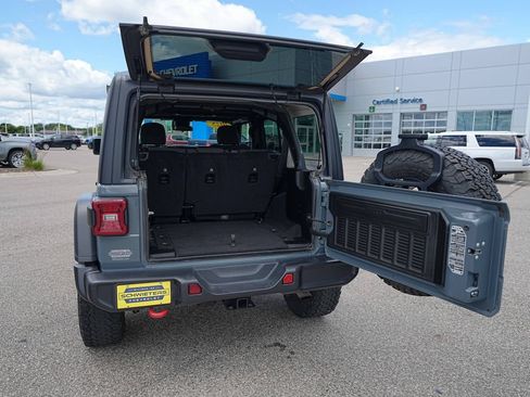 Used 2025 Jeep Wrangler Unlimited Rubicon AWD/4WD image 14
