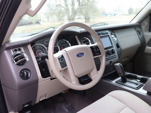 Used 2010 Ford Expedition XLT image 15