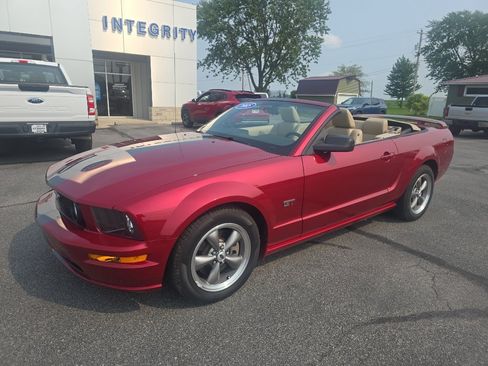 Used 2005 Ford Mustang GT Premium RWD image 2