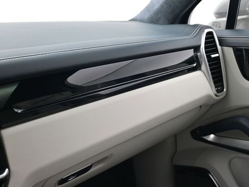 Used 2022 Porsche Cayenne Turbo S image 23
