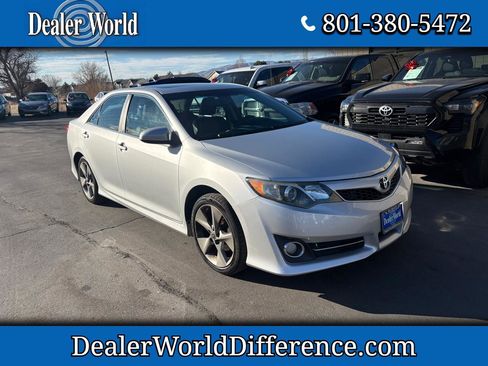 Used 2014 Toyota Camry SE image 1