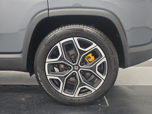 Used 2025 Rivian R1S Premium AWD/4WD image 10