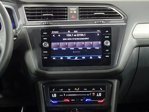 Used 2024 Volkswagen Tiguan SE AWD/4WD image 29