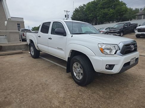 Used 2014 Toyota Tacoma PreRunner w/ SR5 Package image 3