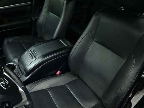 Used 2018 Toyota Highlander Limited image 56