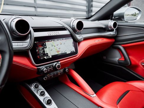 Used 2020 Ferrari GTC4Lusso T RWD image 58