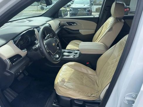 Used 2023 Chevrolet Traverse LS AWD/4WD image 9