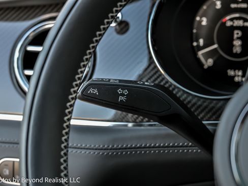 Used 2024 Bentley Bentayga image 43