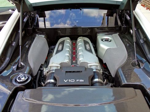 Used 2012 Audi R8 V10 image 12