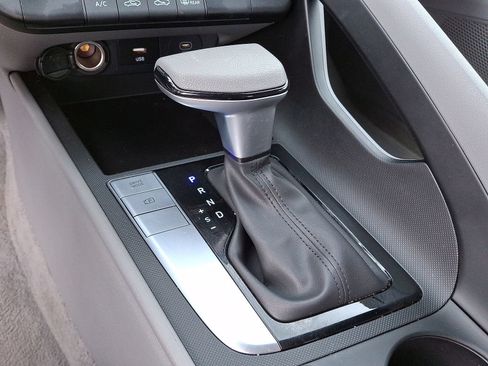Used 2025 Hyundai Elantra SE FWD image 18