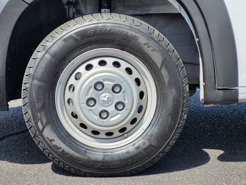 Used 2024 RAM ProMaster 2500 w/ Convenience Group FWD image 11