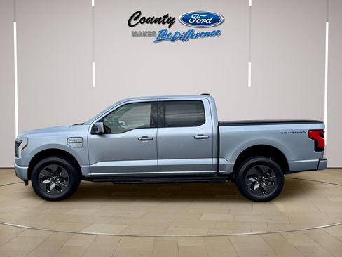 Used 2022 Ford F150 Lightning Lariat AWD/4WD image 3