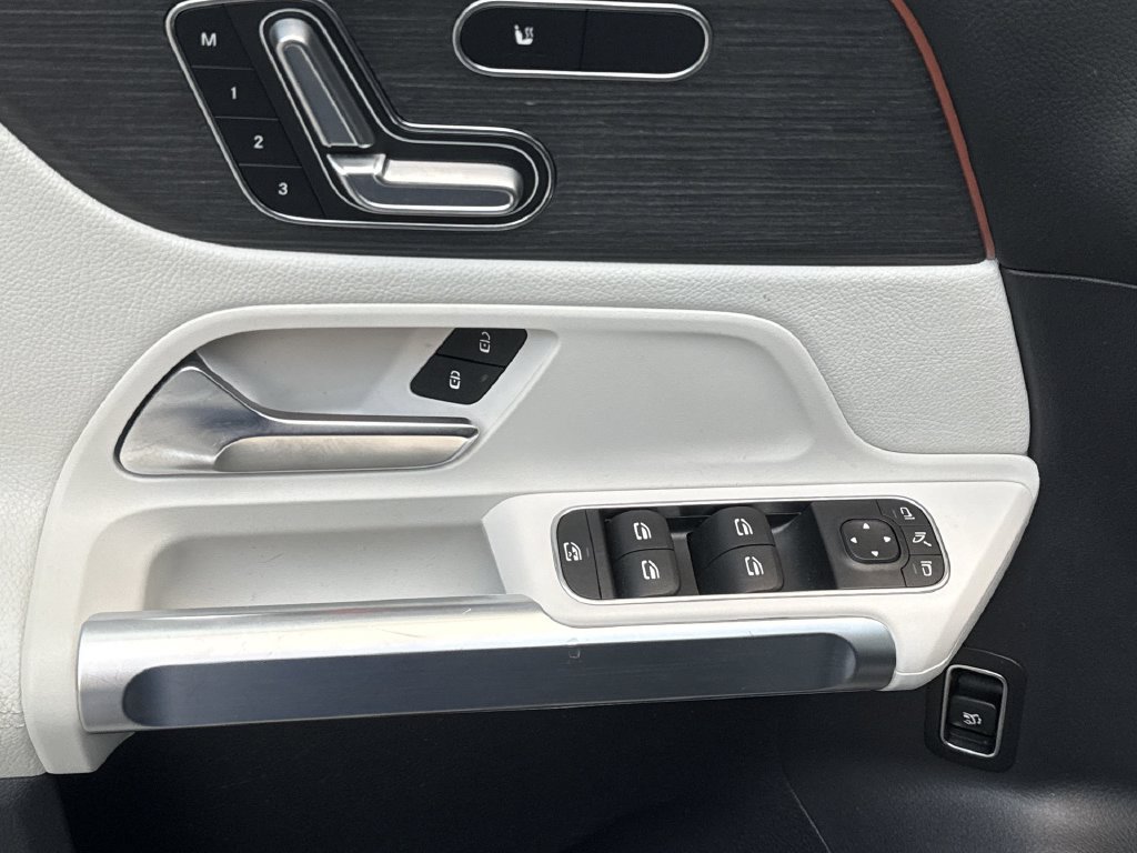 Used 2023 Mercedes-Benz GLB 250 4MATIC w/ AMG Line image 15