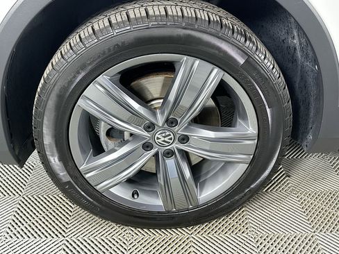 Used 2020 Volkswagen Tiguan SE image 31