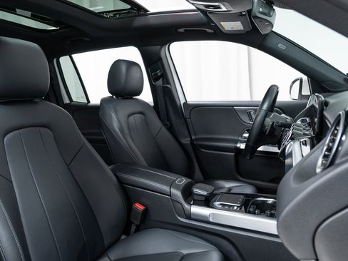 Certified 2021 Mercedes-Benz GLB 250 250 4MATIC image 22