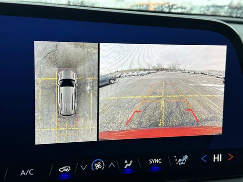 Certified 2024 Chevrolet Traverse LT w/ Enhanced Driving Package image 28