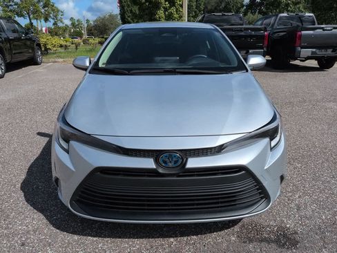 Certified 2025 Toyota Corolla LE FWD image 9