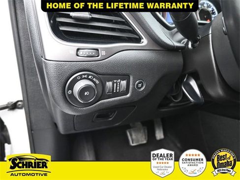 Used 2019 Jeep Cherokee Limited image 14