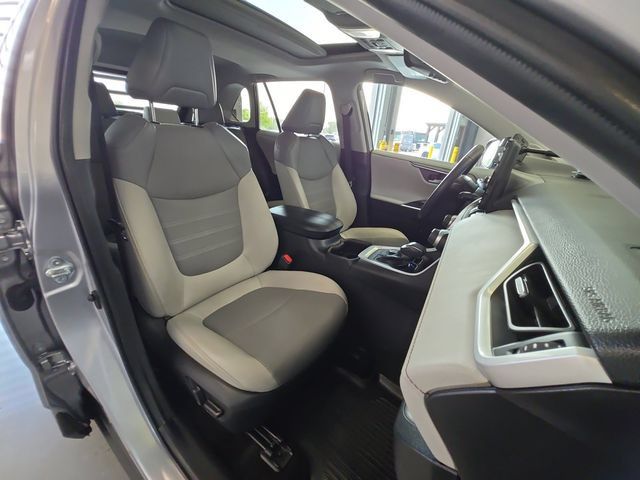Used 2024 Toyota RAV4 Limited w/ Advanced Technology Package AWD/4WD image 30