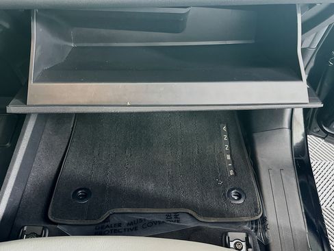 Used 2025 Toyota Sienna XLE FWD image 32