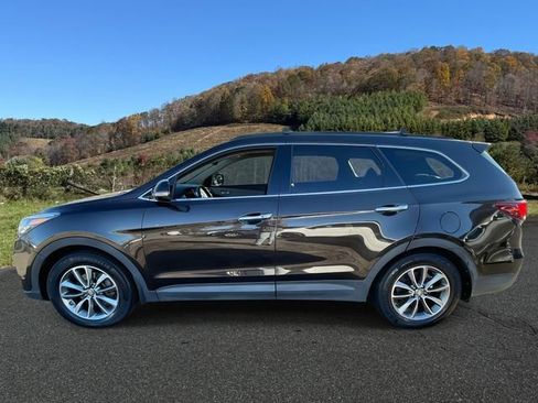 Used 2017 Hyundai Santa Fe Limited w/ Cargo Package image 4