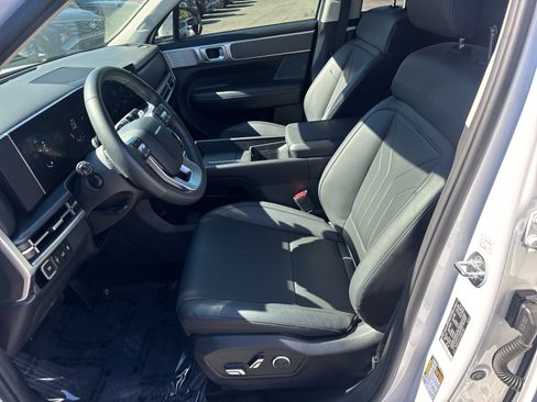 Used 2025 Hyundai Santa Fe SEL image 9