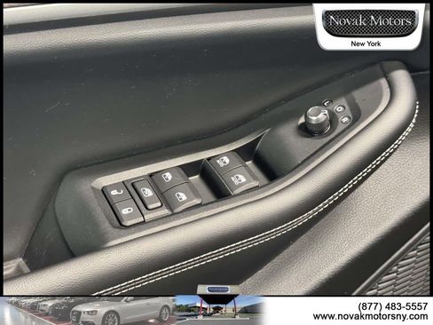 Used 2023 Jeep Grand Cherokee Limited AWD/4WD image 15