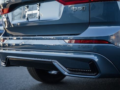 New 2026 Volvo XC60 B5 Core w/ Climate Package image 9
