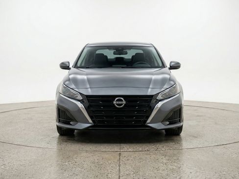 Used 2025 Nissan Altima 2.5 SV image 2