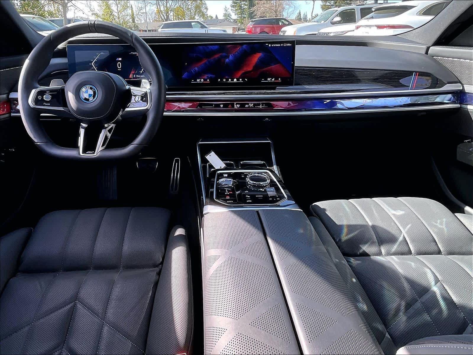 Used 2025 BMW 750e xDrive AWD/4WD image 18