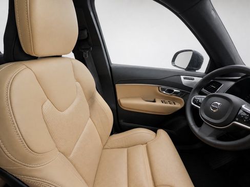Certified 2024 Volvo XC90 T8 Ultimate w/ Lounge Package AWD/4WD image 12