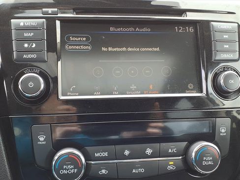 Used 2020 Nissan Rogue SL w/ Premium Package image 17