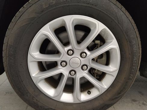 Used 2022 Jeep Grand Cherokee Laredo E image 31