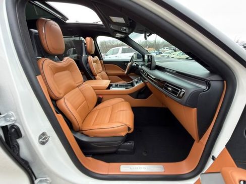 Used 2025 Lincoln Aviator Black Label image 9