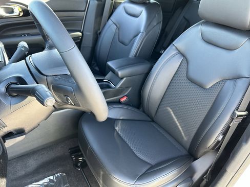 New 2026 Jeep Compass Latitude image 17