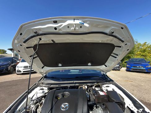 Used 2020 MAZDA MAZDA3 Hatchback w/ Premium Package FWD image 3