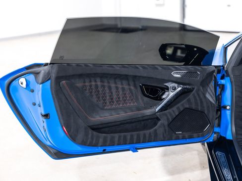 Used 2018 Lamborghini Huracan Performante AWD/4WD image 32
