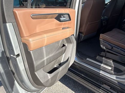 New 2026 Chevrolet Suburban High Country image 16