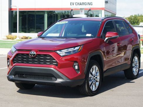 Used 2025 Toyota RAV4 XLE Premium image 23