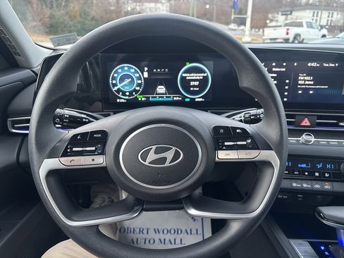 Used 2024 Hyundai Elantra Blue image 12
