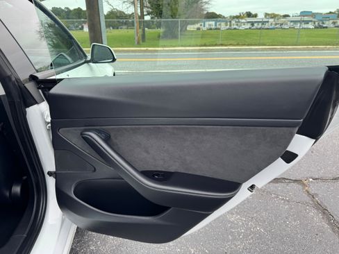 Used 2021 Tesla Model 3 Standard Range Plus image 18