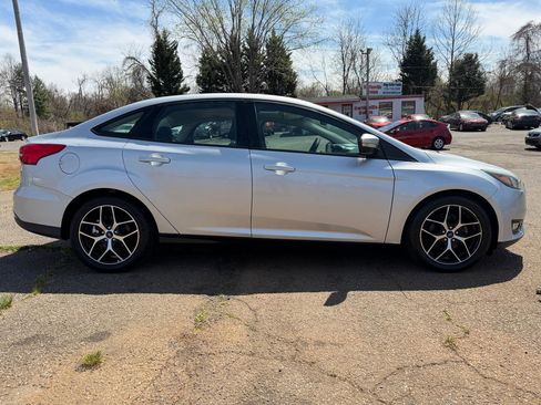 Used 2017 Ford Focus SEL image 4