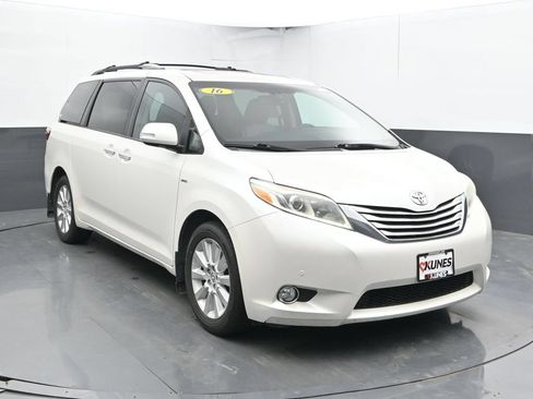 Used 2016 Toyota Sienna Limited Premium AWD/4WD image 5