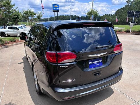 Used 2018 Chrysler Pacifica Touring Plus w/ Tire & Wheel Group FWD image 8
