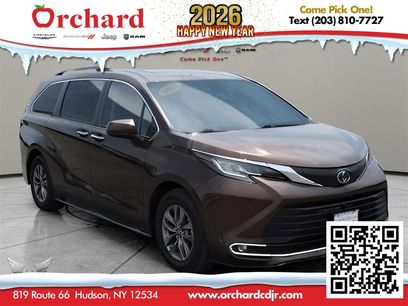 Used 2022 Toyota Sienna XLE
