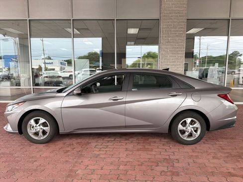 Certified 2023 Hyundai Elantra SE FWD image 13