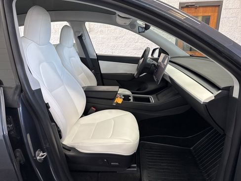 Used 2021 Tesla Model Y Long Range image 41